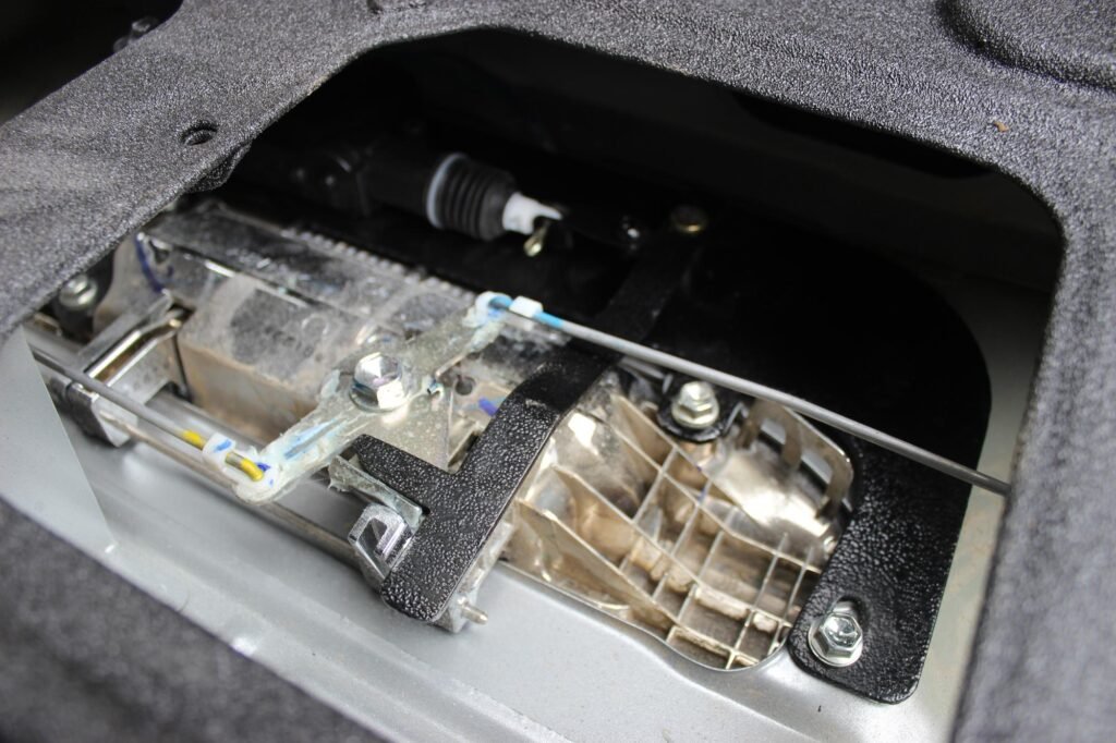isuzu d max tail gate lock 3