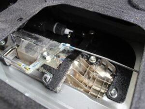 isuzu d max tail gate lock 3